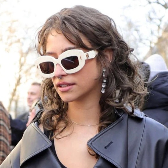 LOEWE Cream Crystal Unisex Sunglasses LW4114IS - Picture 8 of 8